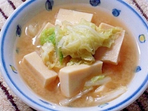 白菜と高野豆腐の味噌汁